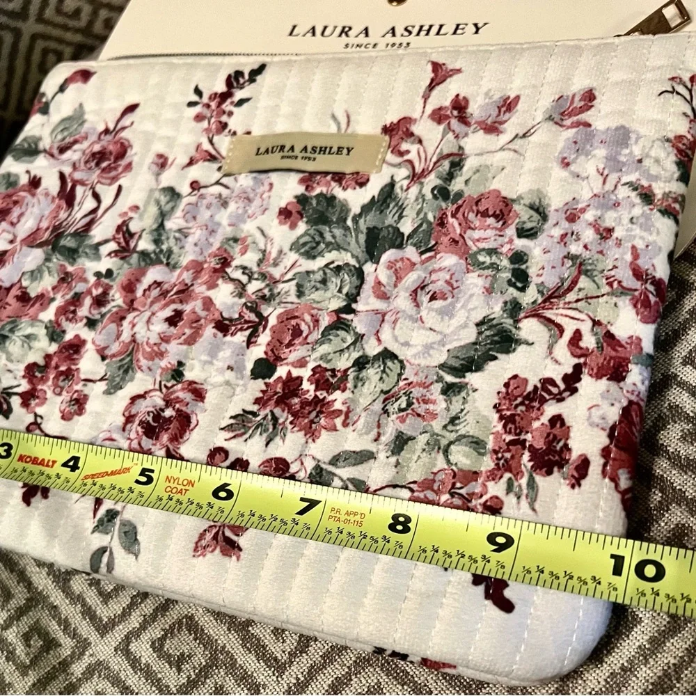NEW Laura Ashley Pink Floral Cosmetic Pouch with Gold Zipper. 10